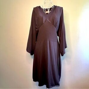 Allison Brittany gray v-neck knit dress w/bat sleeves. Size M. Preowned.